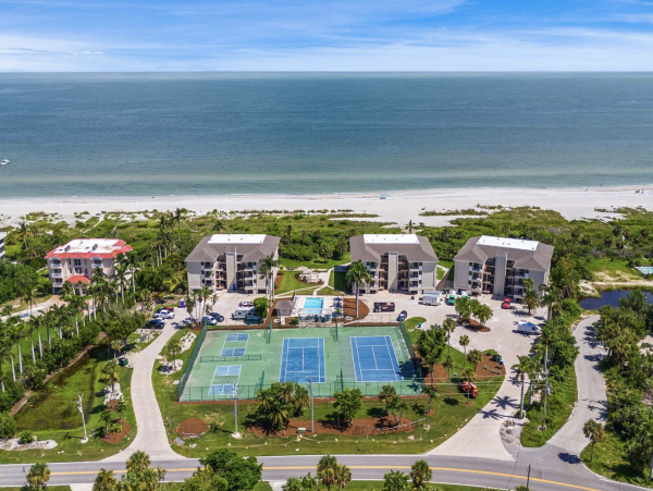 Family Friendly Complex in Sanibel Located on the Beach